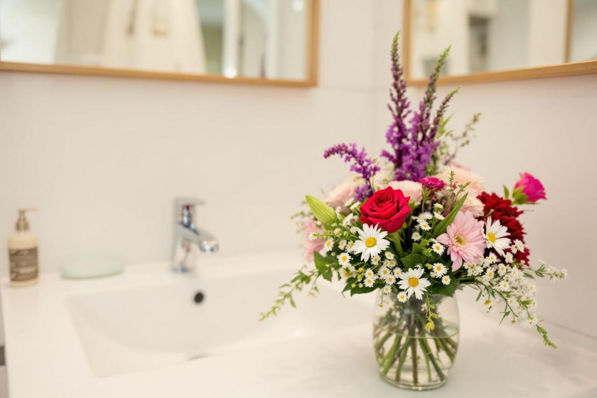 Une astuce d’hôtel pour que votre salle de bain ait toujours une odeur agréable, sans désodorisant ni bougies