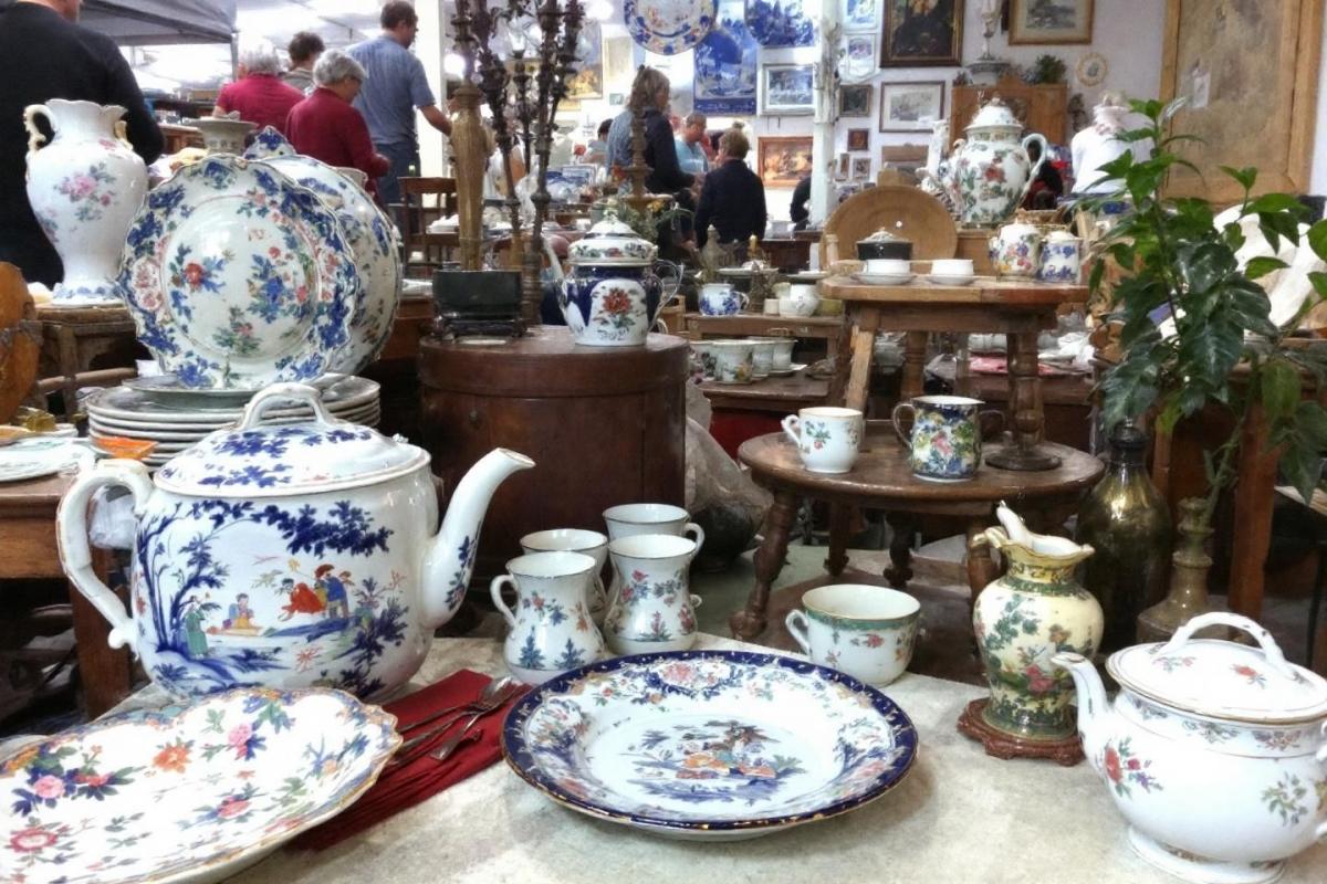 Comment identifier la signature faïence Badonviller : guide complet des marquages