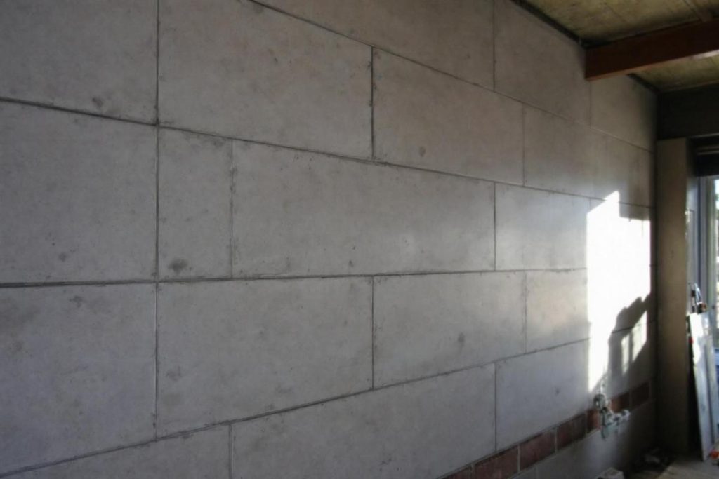 Mur de refend : définition, rôle et construction pour votre habitation